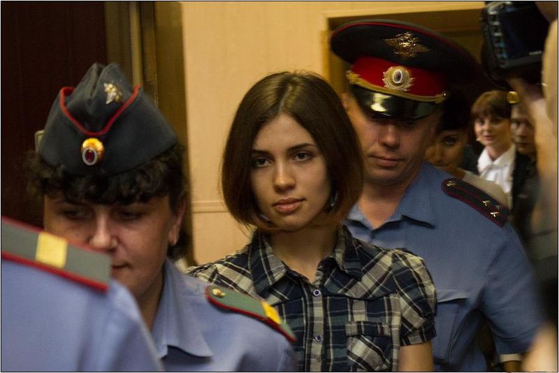 800px-Nadezhda_Tolokonnikova_Pussy_Riot_at_the_Moscow_Tagansky_District_Court_-_Denis_Bochkarev